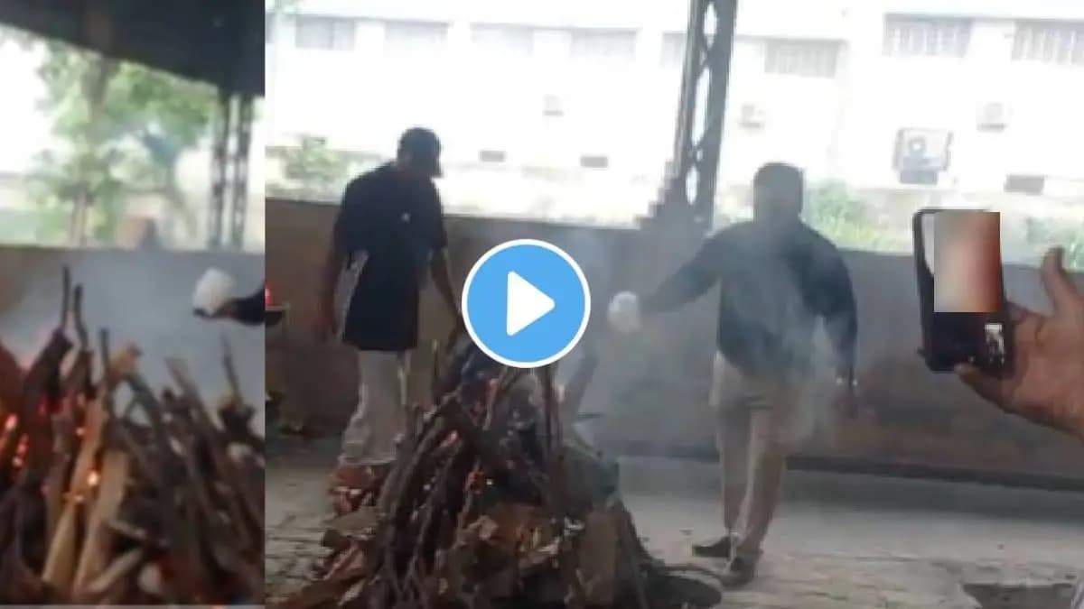 Heartbreaking Farewell: मुलींनी वडिलांचा अंत्यविधी व्हिडीओ कॉलवरून पाहिला