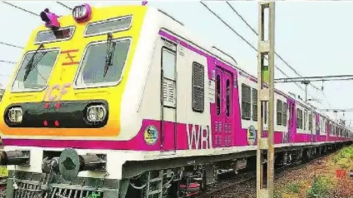 Ticket Inspection on Western Railway: पश्चिम रेल्वेवर ११.३० लाख विनातिकीट प्रवाशांवर कारवाई, ८३ कोटींचा दंड