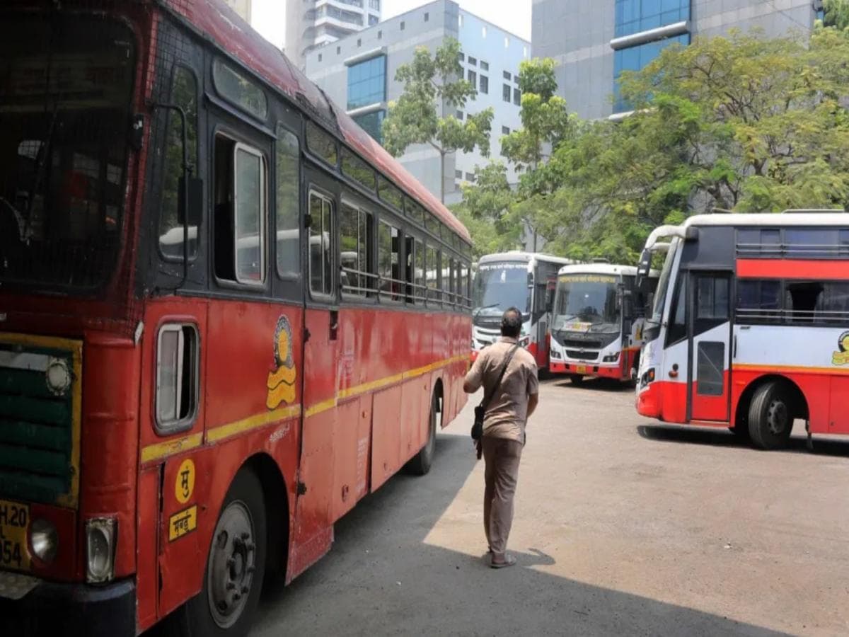 ST Employees Prohibited from Making Reels: प्रवाशांच्या सुरक्षिततेसाठी एसटी कर्मचाऱ्यांना रील्स बनवण्यास बंदी