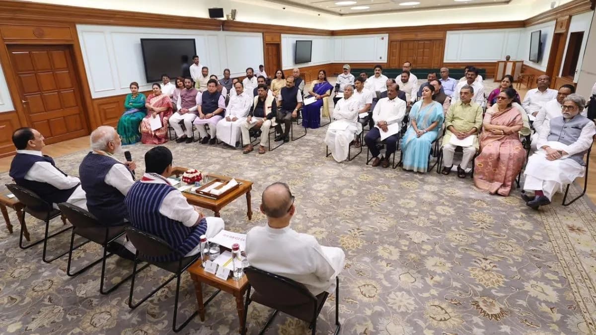 PM Modi's Assurance: 'Don't Worry, I Am With You' - पंतप्रधान मोदींचा फुटीर खासदारांना दिलासा