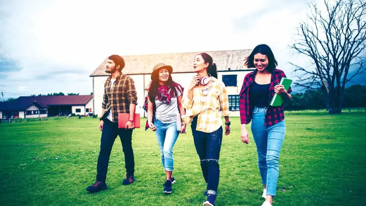 Friendship in Modern Times: आधुनिक काळातील मित्रत्व
