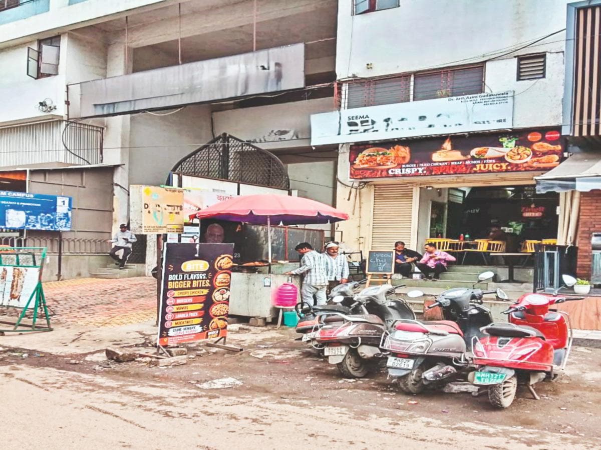 Junk Food Ban Near Schools: शाळांच्या प्रवेशद्वारासमोर जंक फूडवर बंदी