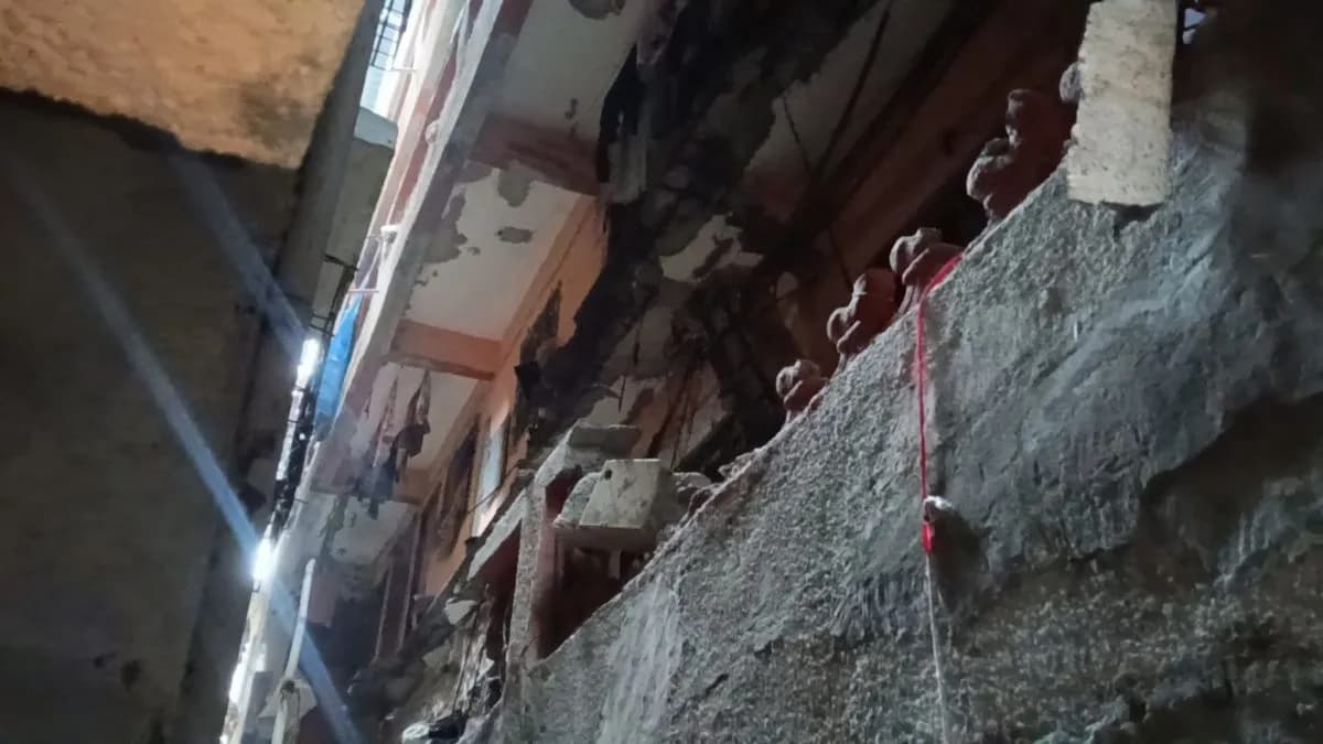 Building Collapse in Nalasopara: नालासोपाऱ्यात इमारतीचा सज्जा कोसळला; जीवितहानी टळली, ५६ कुटुंबांचे तातडीने स्थलांतर