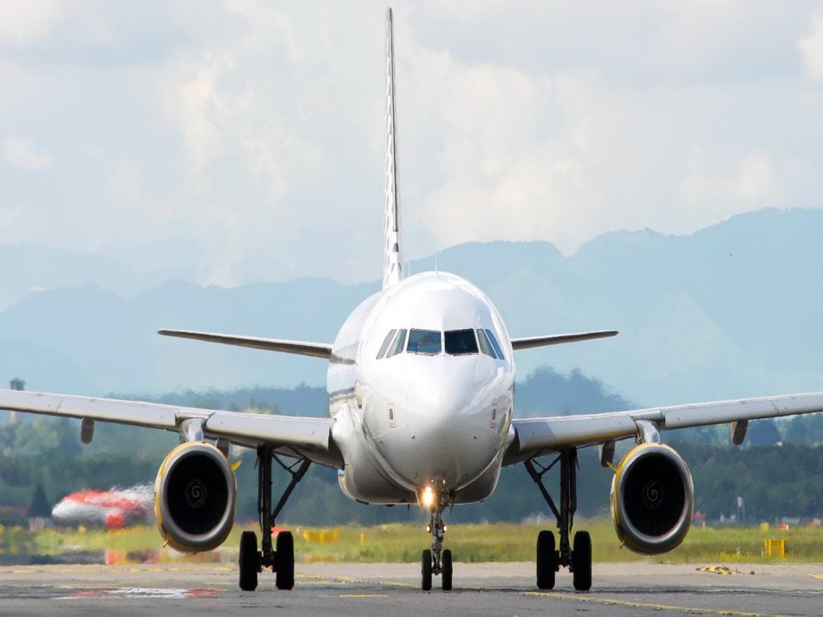 Flight Cancellation at Pune Airport: पुणे विमानतळावर विमान रद्द, प्रवाशांचा संताप