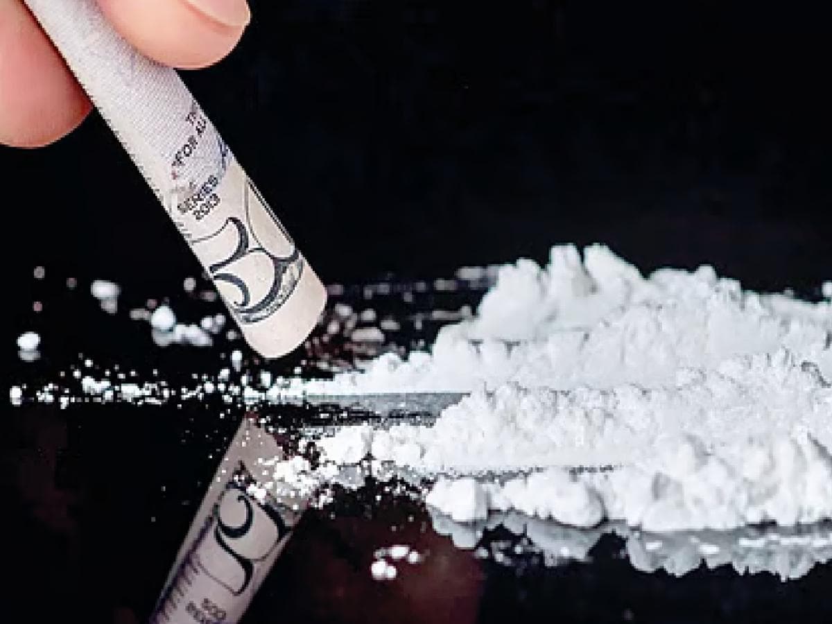 Drug Use in Classroom:ठाण्यात वर्गातील बाकावरच विद्यार्थ्याचा ‘नशेचा खेळ’!