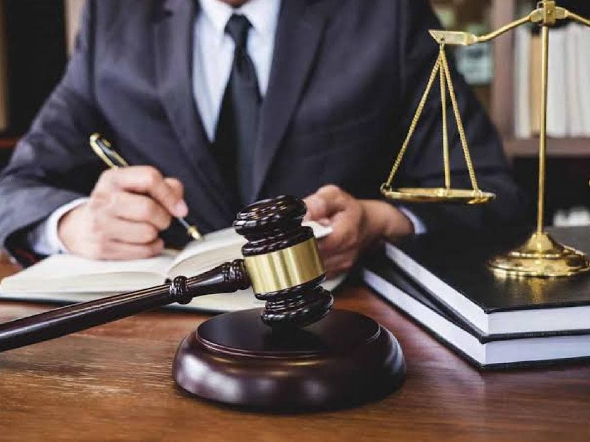 Lawyer's Fee Dispute:वकिलाची फी थकविणे महागात; व्याजासह पैसे भरा, कोर्टाचे आदेश