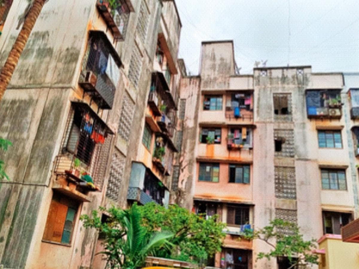 Where to go? Residents rely on MHADA amid uncertainty:सायन प्रतीक्षानगर संक्रमण शिबिरातील रहिवाशांचे भविष्य धोक्यात