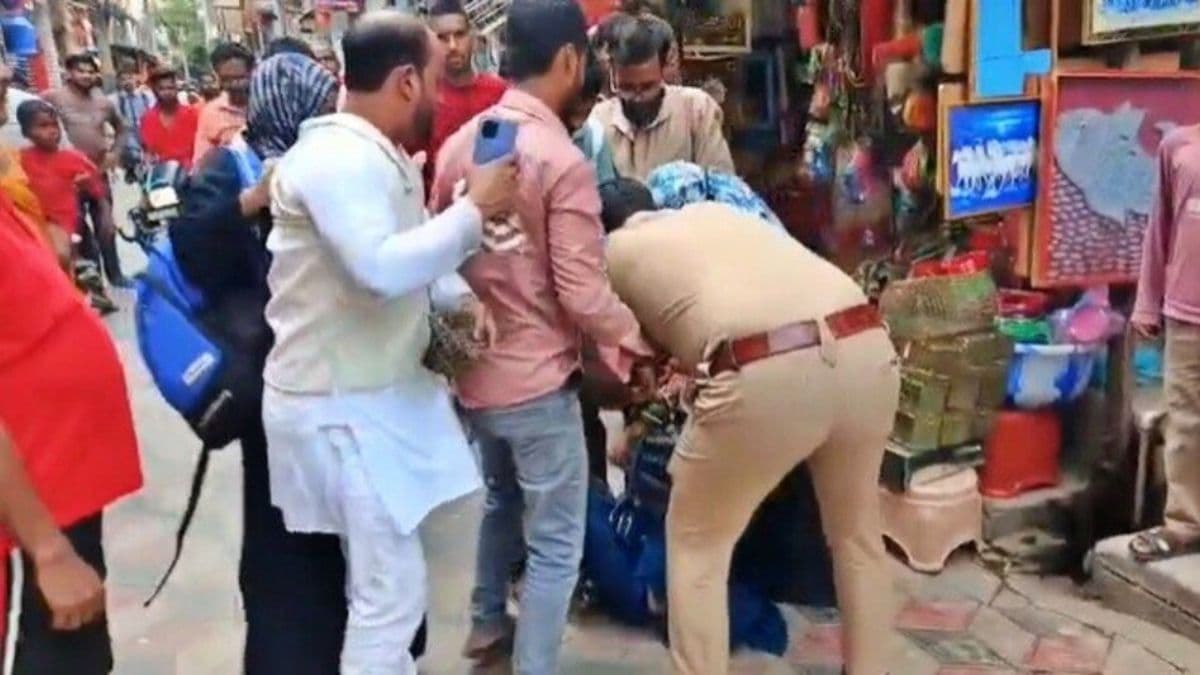 Viral Video: संतापलेल्या पत्नीने नवऱ्याला भररस्त्यात चोप दिला