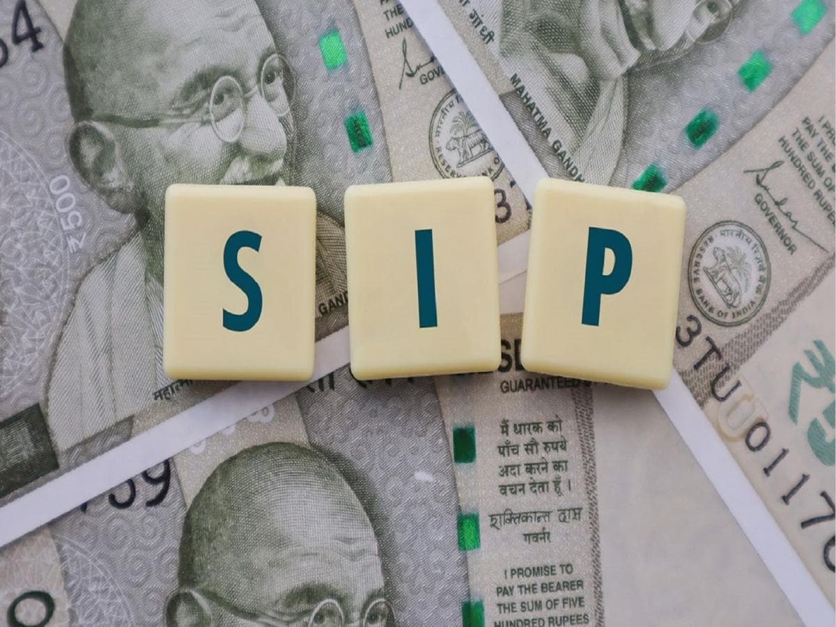 SIP Investment Magic: दररोज फक्त ३० रुपये गुंतवून उभारा ₹२१ लाखांचा फंड