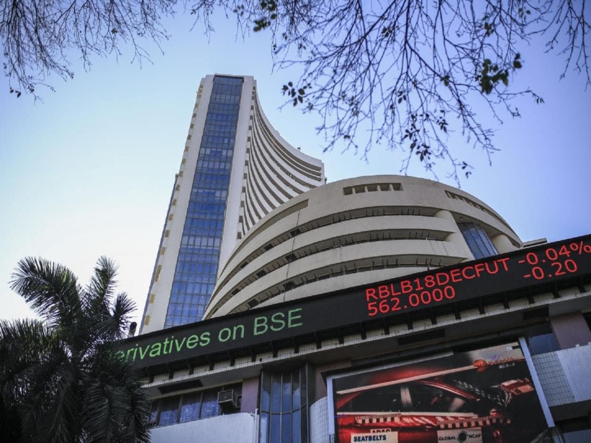 Market Fluctuations: शेअर बाजारात दिवसभर मोठी उलथापालथ; सेन्सेक्स-निफ्टी सपाट, मिडकॅप शेअर्समध्ये जोरदार खरेदी
