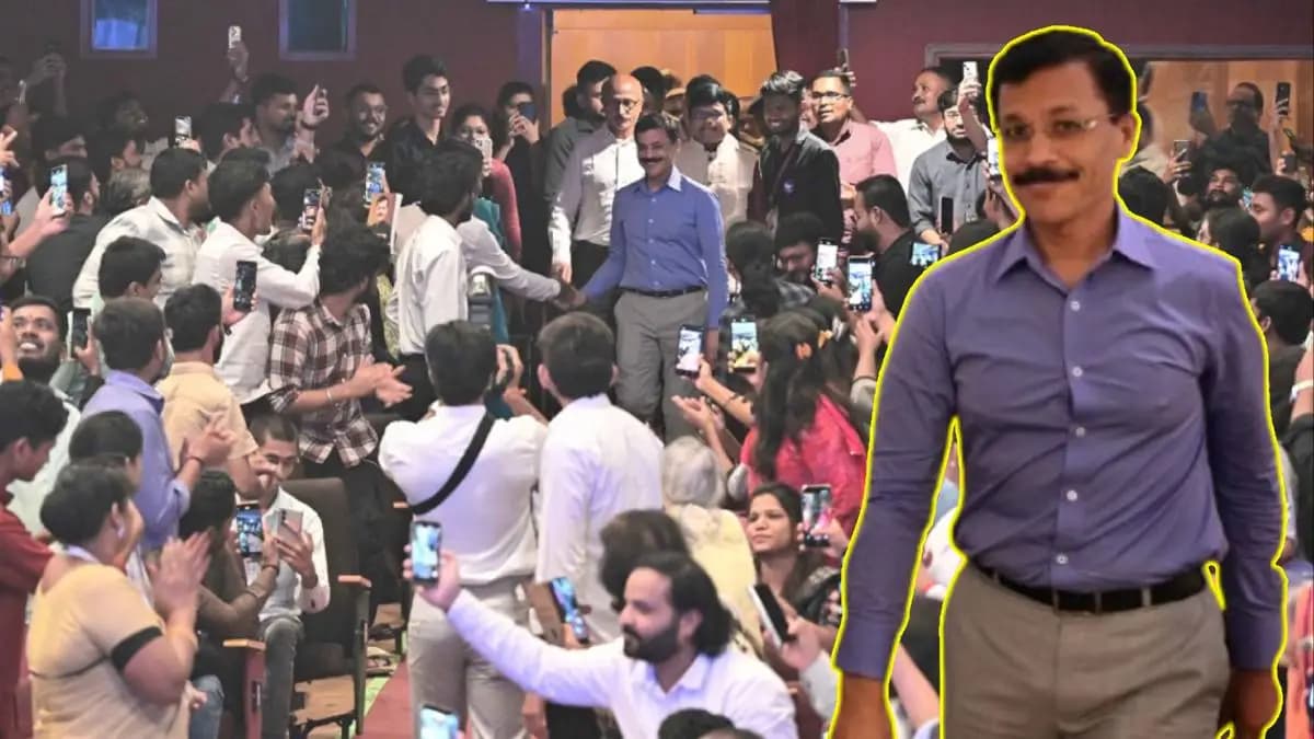 Standing Ovation for Tukaram Mundhe: तुकाराम मुंढे यांना स्टँडिंग ओव्हेशन