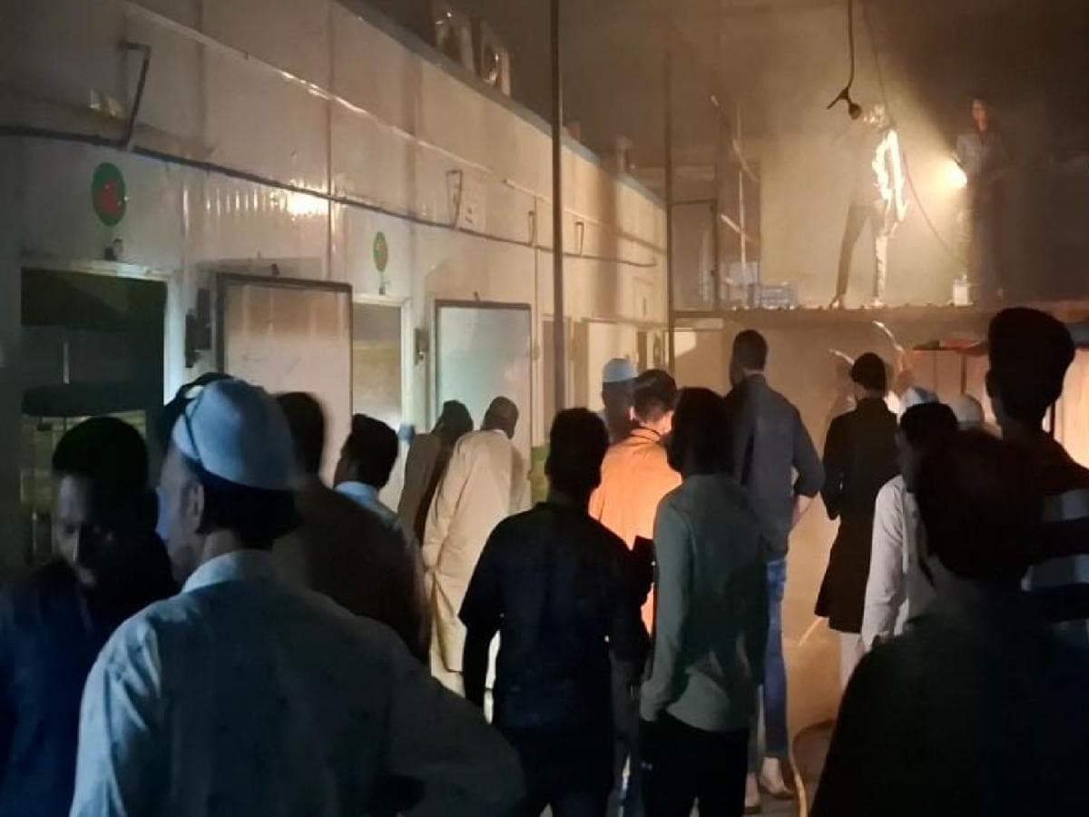 Fire incident in Udgir:उदगीरमध्ये मध्यरात्री आगीचा तांडव; फळाचे गाेदाम खाक, लाखांचे नुकसान