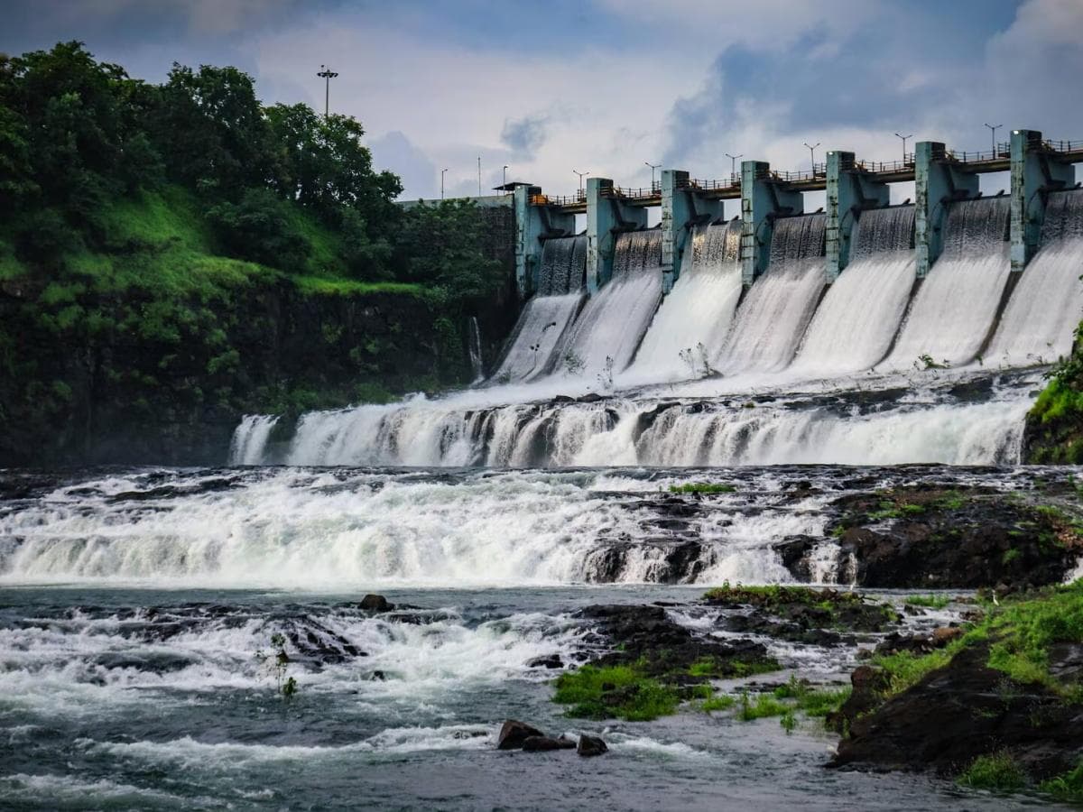 Water Overflow in Thane: बारवी धरण पूर्ण भरले, पाण्याची चिंता मिटली