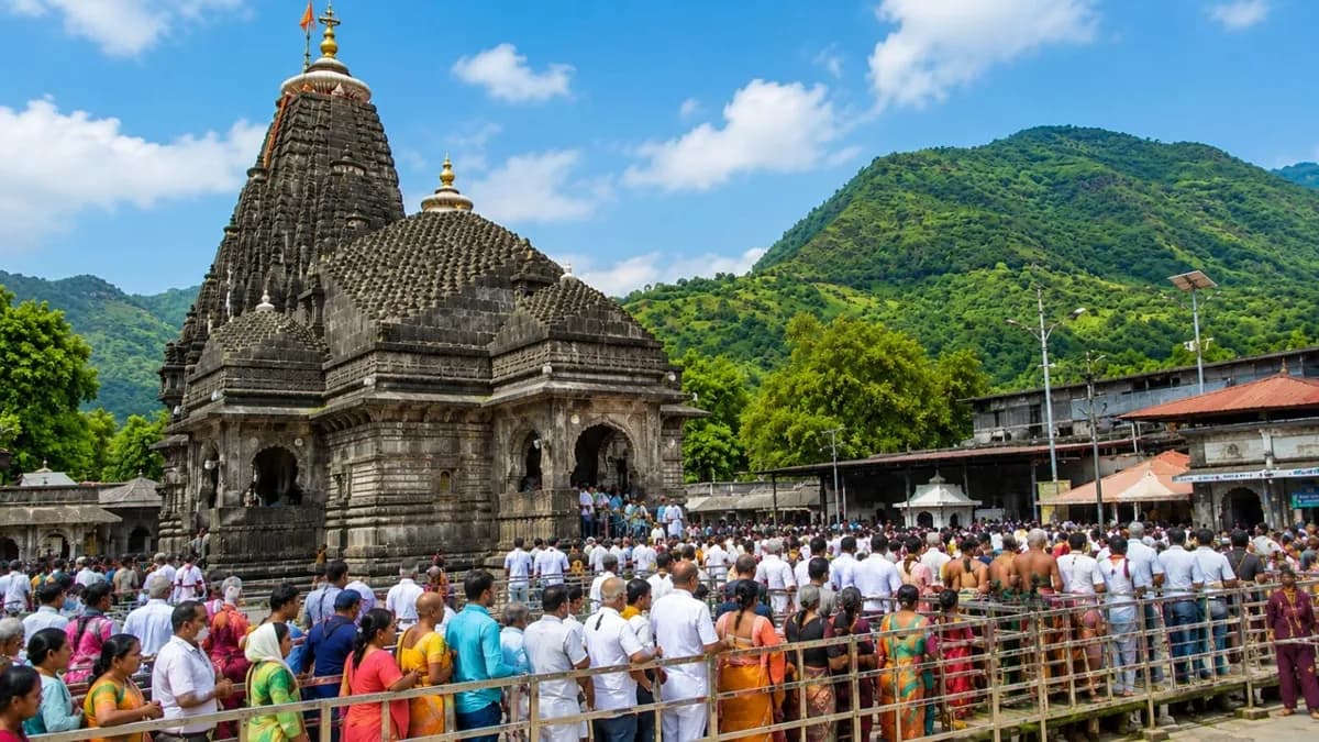 VIP Darshan Decision in Trimbakeshwar:त्र्यंबकेश्वरमध्ये भाविकांना प्राधान्य; व्हीआयपी दर्शनाबाबत देवस्थानचा मोठा निर्णय
