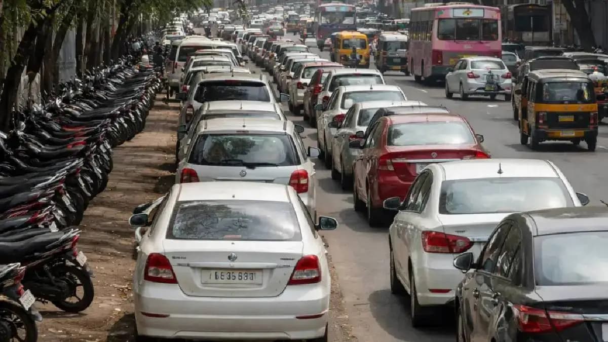 New Parking Policy in Thane:ठाण्यात पैसे भरा, रस्त्यावर वाहन उभे करा