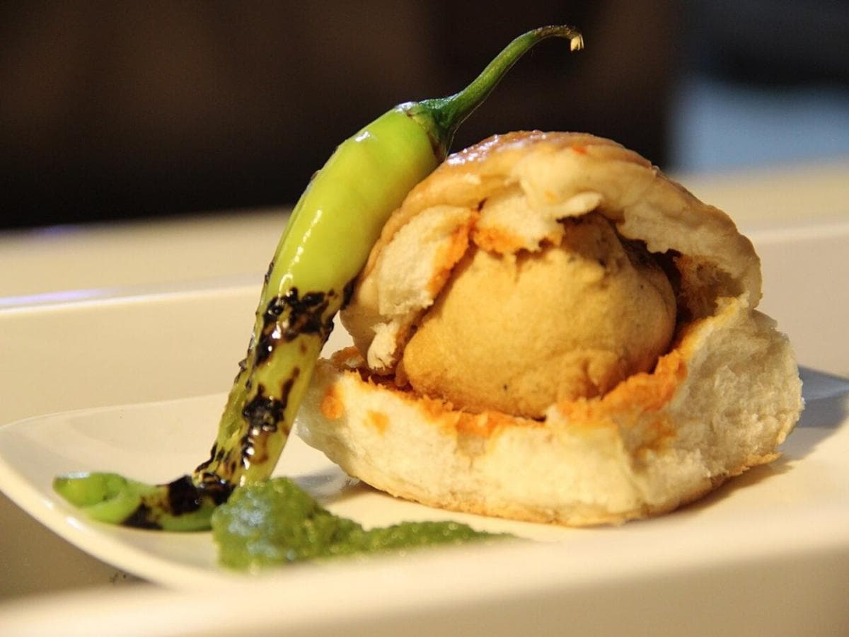 Violent Incident Over Vada Pav: वडापाव घेताना पाय लागल्याने तरुणाचा मृत्यू